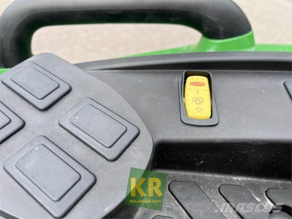 John Deere 4066M Manji traktori