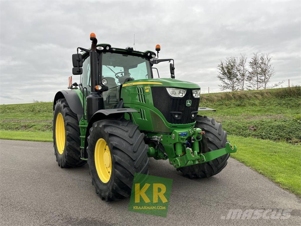 John Deere 6215R Traktori