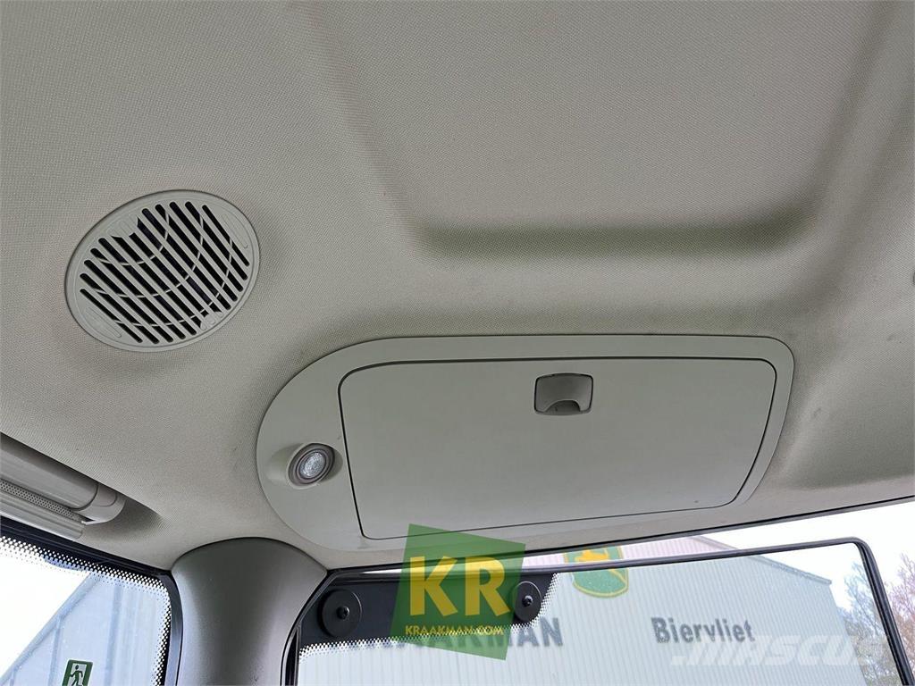 John Deere 6215R Traktori