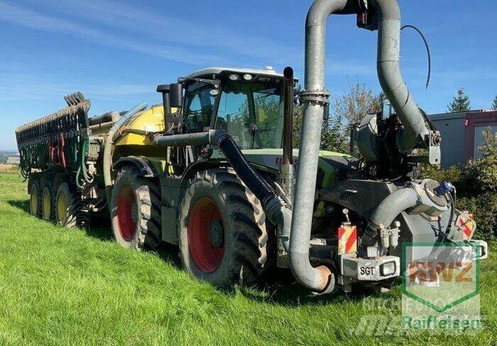 CLAAS XERION 3800 TRAC Rasturači đubriva