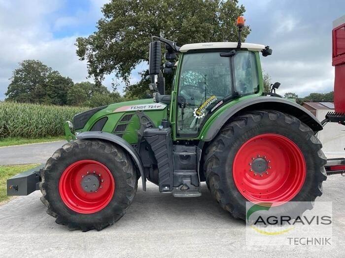 Fendt 724 VARIO S4 Traktori
