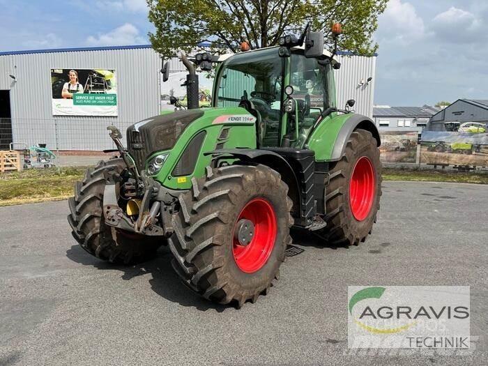 Fendt 724 VARIO S4 Traktori