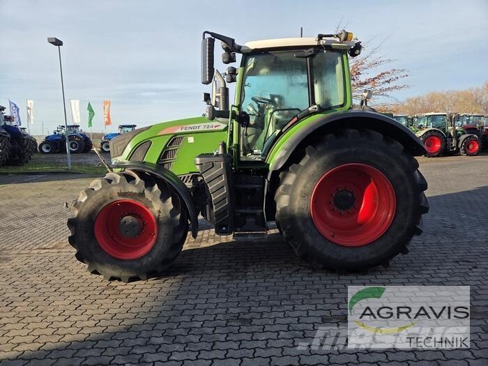 Fendt 724 VARIO S4 Traktori
