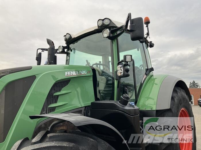 Fendt 826 VARIO S4 Traktori