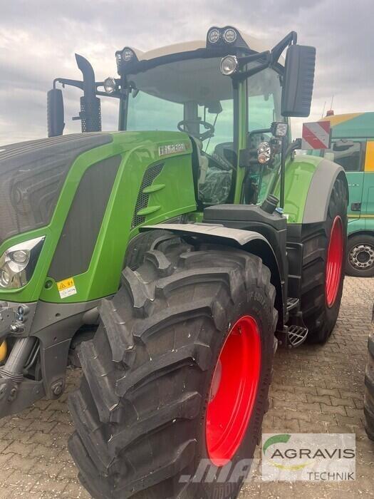 Fendt 828 VARIO S4 Traktori