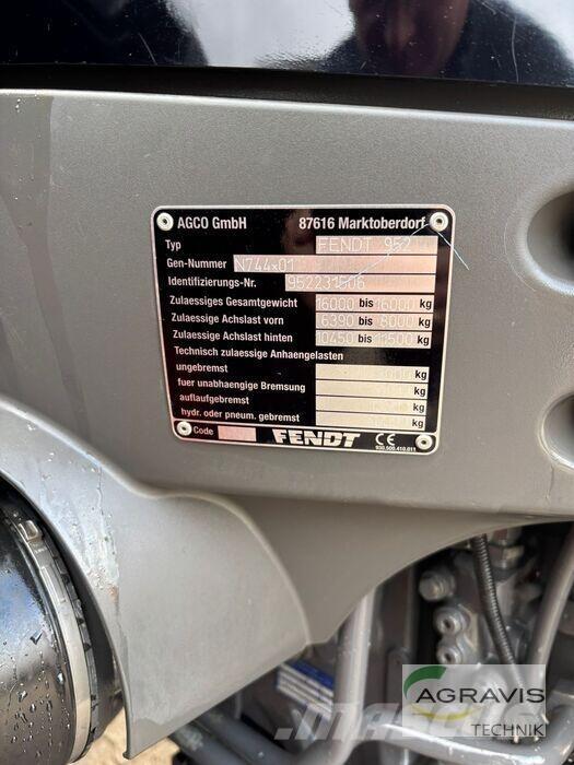 Fendt 933 VARIO S4 Traktori