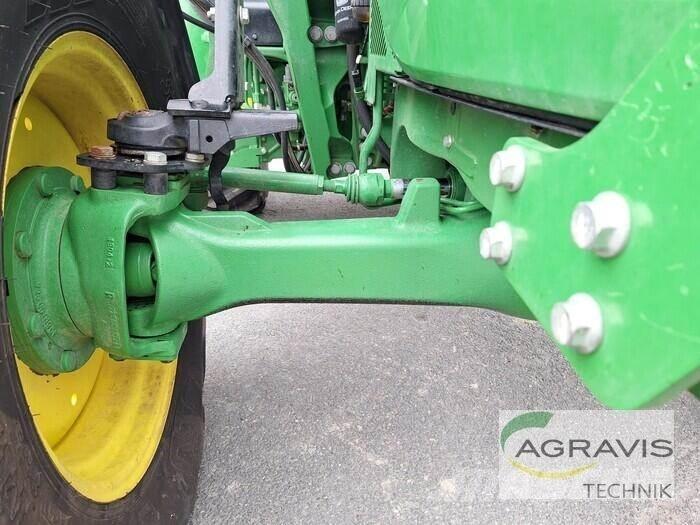 John Deere 5100 R Traktori