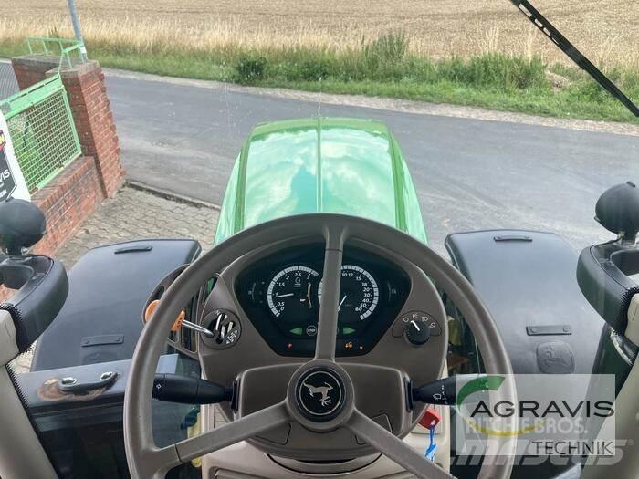 John Deere 6215 R Traktori