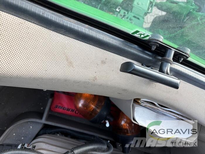 John Deere 8320 R Traktori