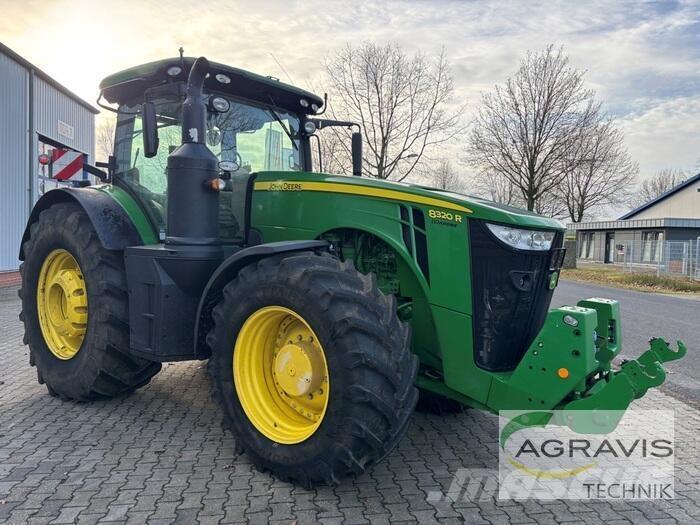 John Deere 8320 R Traktori