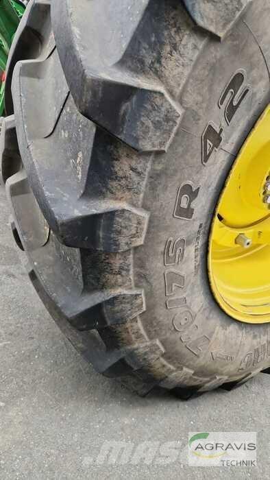 John Deere 8R 310 Traktori