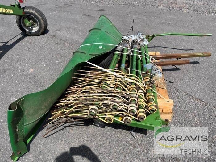 Krone SWADRO 810 Okretači i sakupljači sena