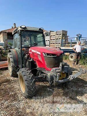 Massey Ferguson 3710 F Traktori
