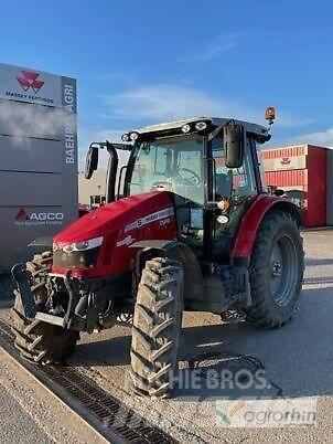 Massey Ferguson 5713S Traktori