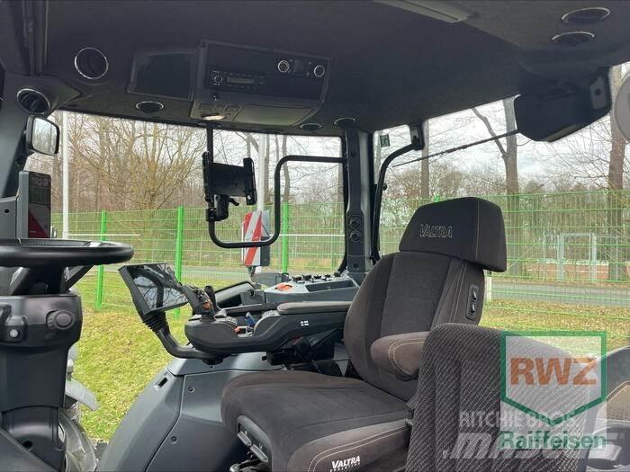 Valtra Q305 Traktori