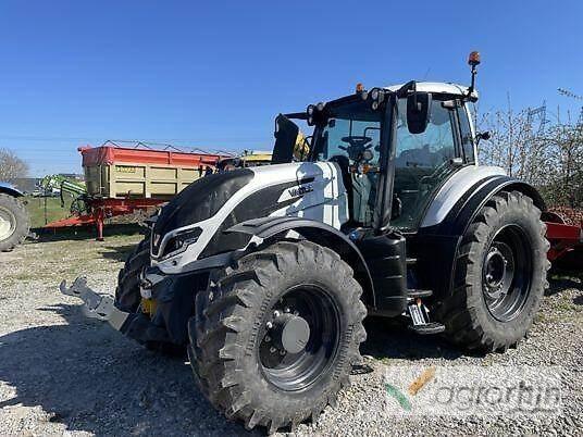 Valtra T215A Traktori