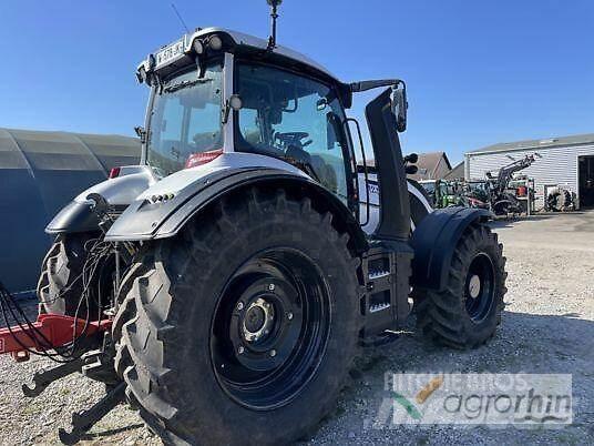 Valtra T215A Traktori