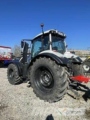 Valtra T215A Traktori