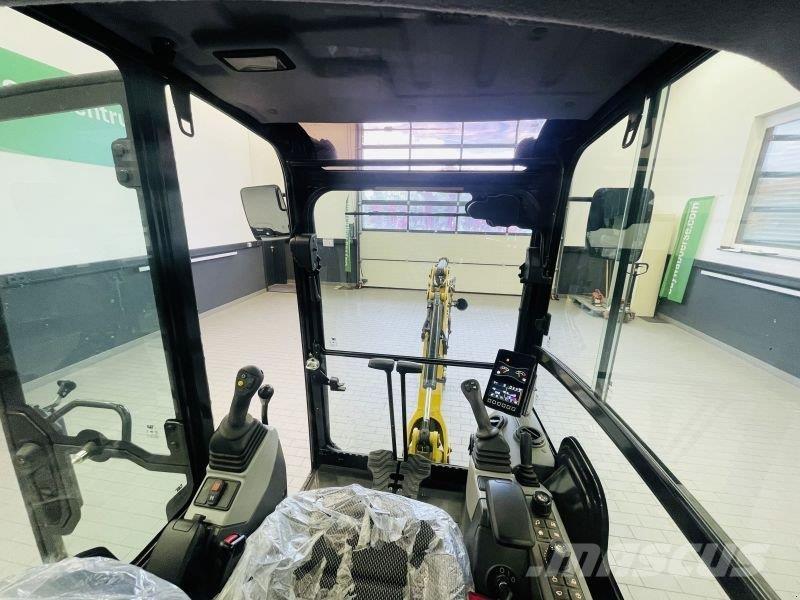 CAT 302CR-05A Bageri točkaši