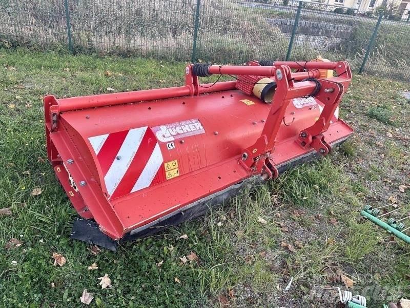 Dücker UM 30 Mašina za okretanje komposta