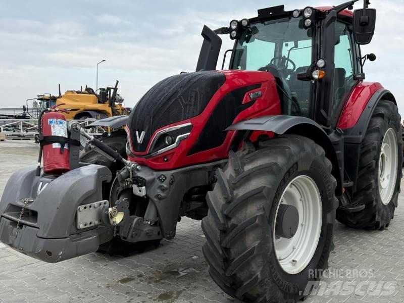 Valtra T235A Traktori