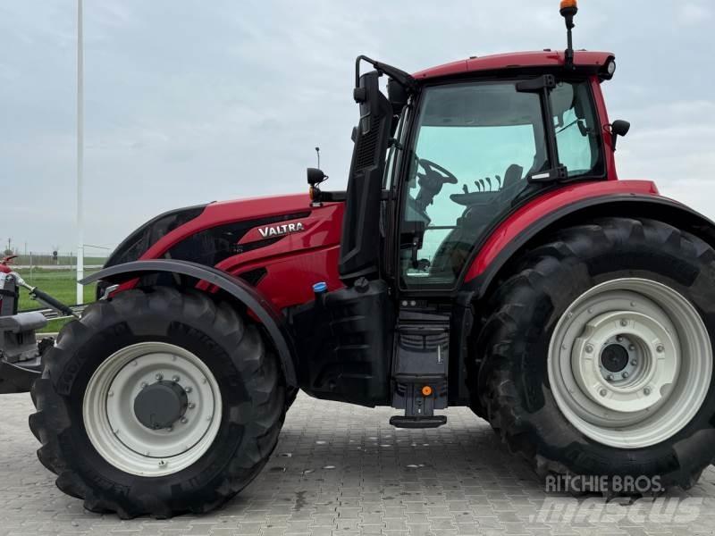 Valtra T235A Traktori