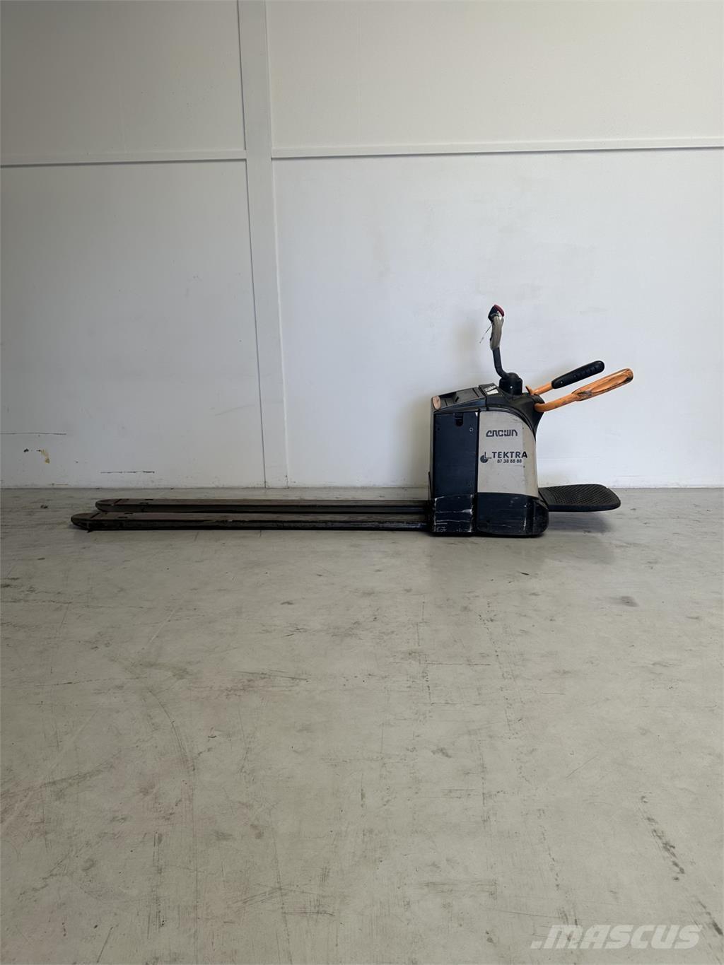 Crown WT3040 Nisko podizni električni viljuškar sa stajalištom