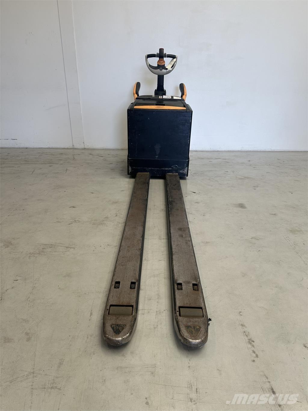 Crown WT3040 Nisko podizni električni viljuškar sa stajalištom