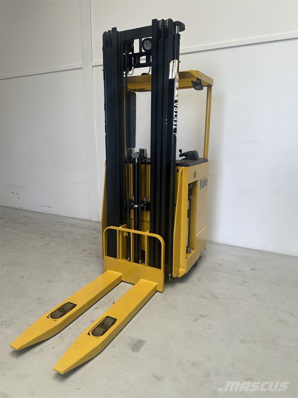 Yale MS15S Samopogonski ručni viljuškari