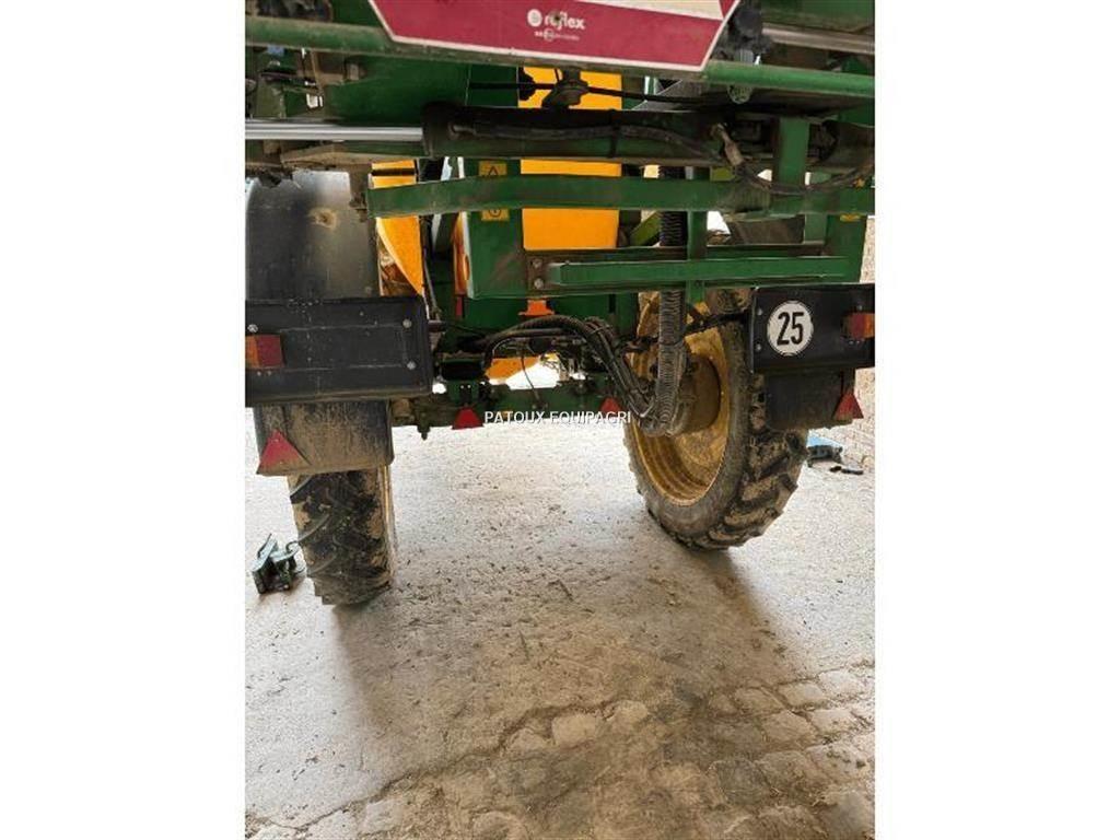 John Deere 832I Vučene prskalice