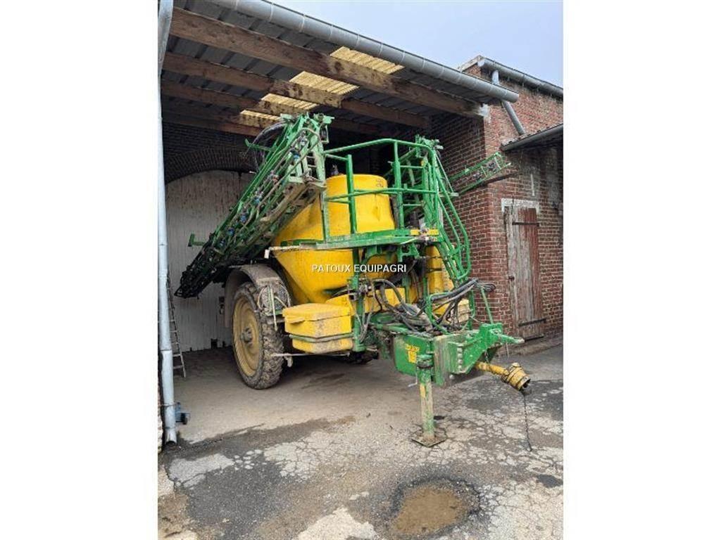 John Deere 832I Vučene prskalice