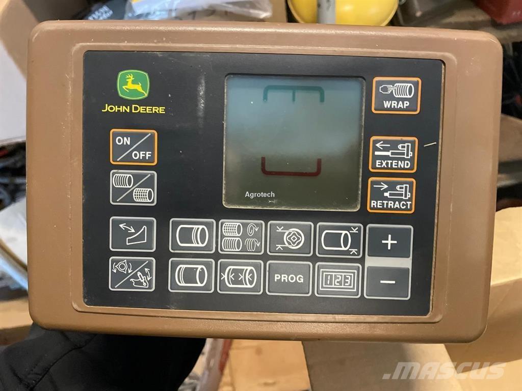 John Deere V451M Prese/balirke za rolo bale