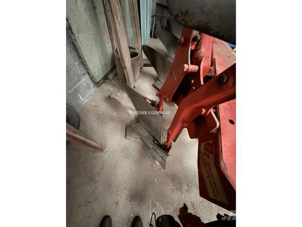 Kuhn MASTER 100 Obični plugovi