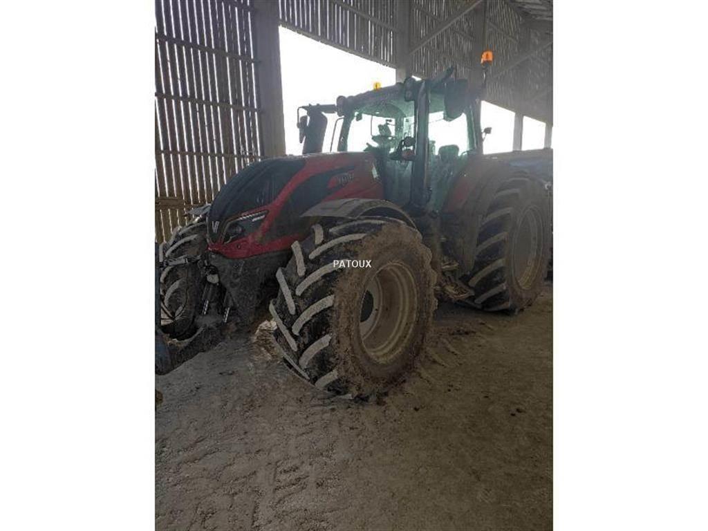 Valtra T214 DIRECT Traktori