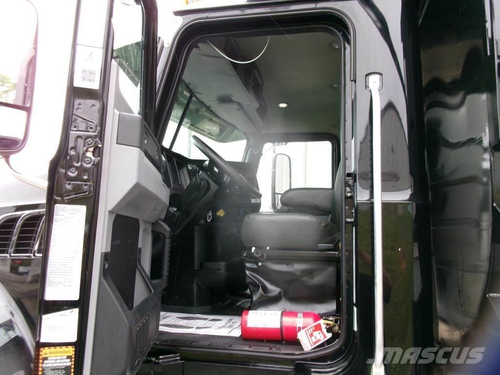 Mack GR64F Kiperi kamioni