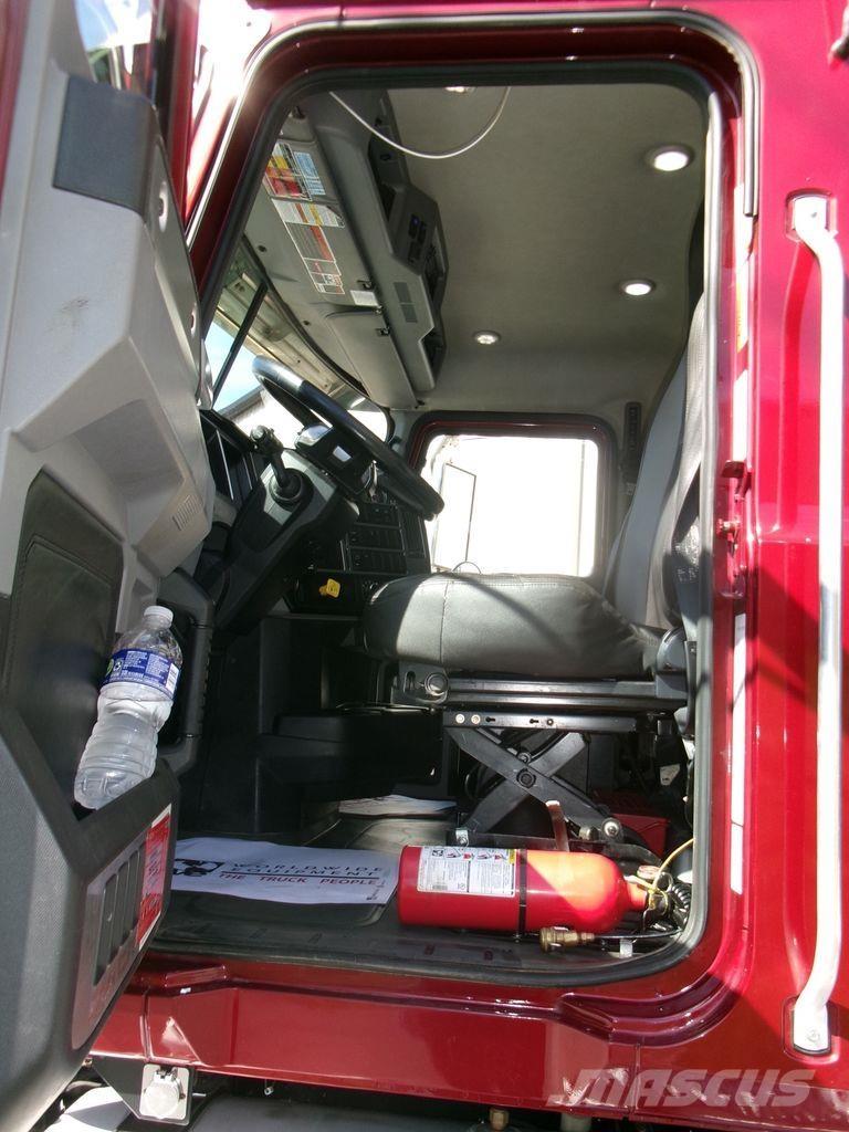 Mack GR64F Kiperi kamioni