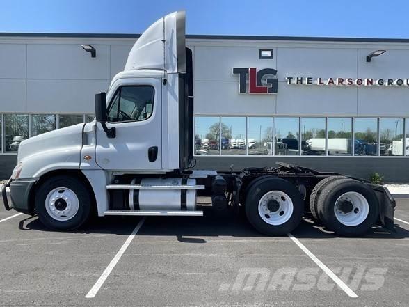 Freightliner CASCADIA 126 Tegljači