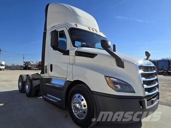 Freightliner CASCADIA 126 Tegljači