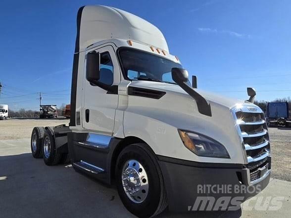 Freightliner CASCADIA 126 Tegljači