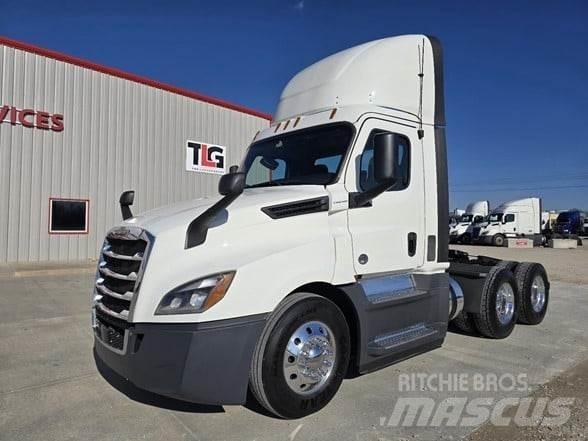 Freightliner CASCADIA 126 Tegljači