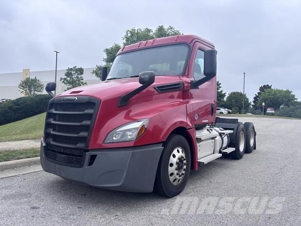 Freightliner CASCADIA 126 Tegljači