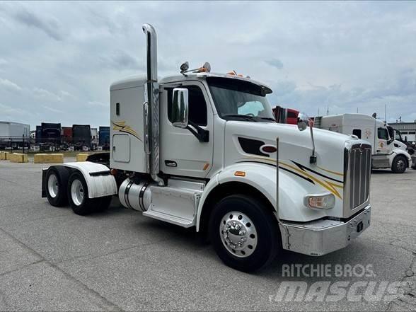 Peterbilt 567 Tegljači