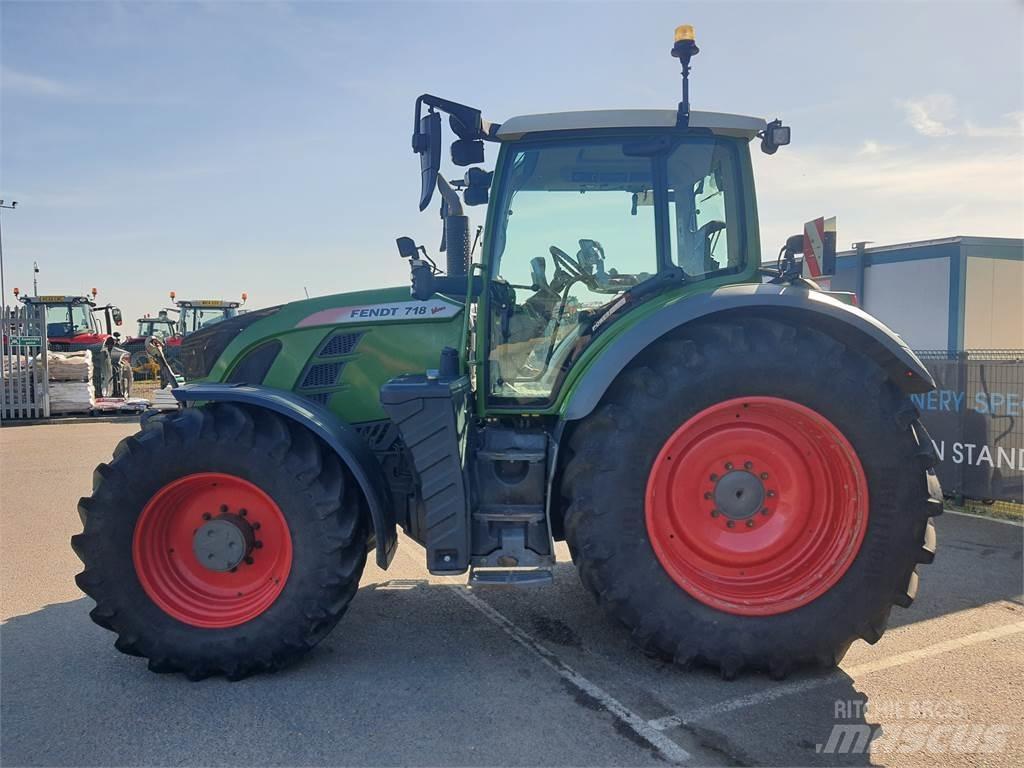 Fendt 718 VARIO S4 Traktori