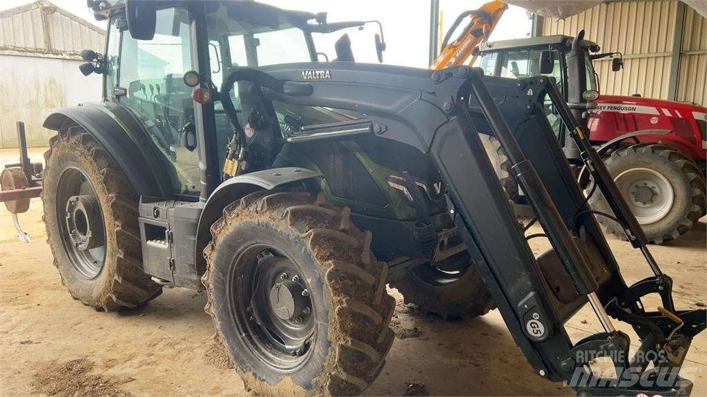 Valtra G135A Traktori