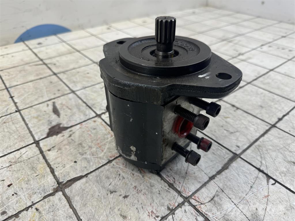  Gear pump Delovi i oprema za kran