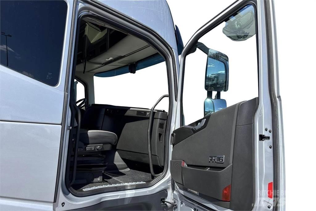 Volvo FH 16 650 Rol kiper kamioni sa kukom za podizanje tereta
