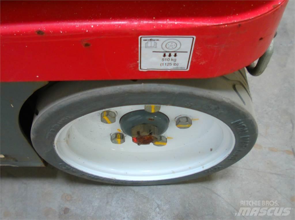 SkyJack SJ16 Jarbolne penjajuće platforme