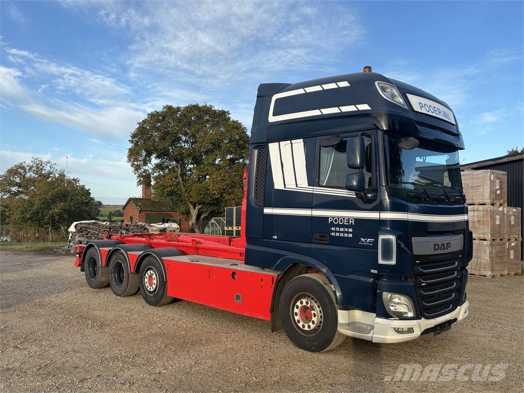 DAF XF 510 FAK 8X2 Rol kiper kamioni sa kukom za podizanje tereta