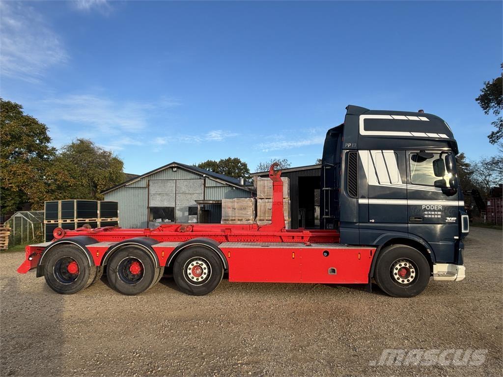 DAF XF 510 FAK 8X2 Rol kiper kamioni sa kukom za podizanje tereta