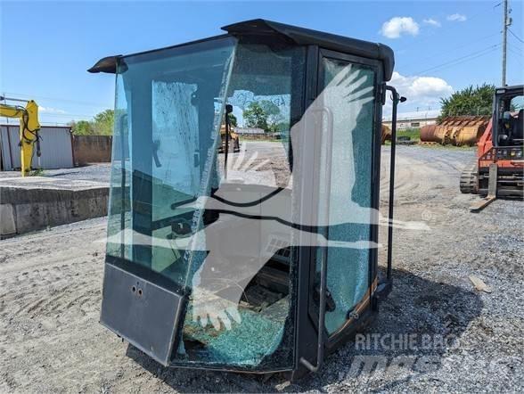 CASE  Kabine i unutrašnjost